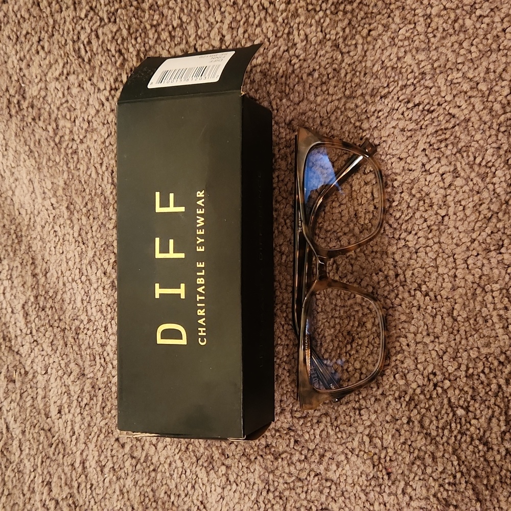 DIFF CHARITABLE EYEWEAR